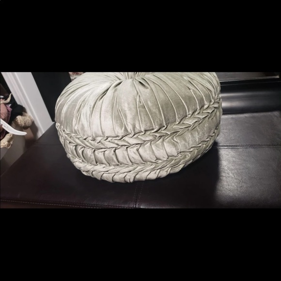 SOLD J Queen New York Decor Throw Pillow - Picture 4 of 5